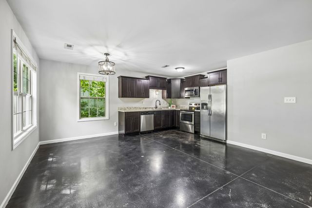1008 Swift Dr, Clarksville, TN 37040