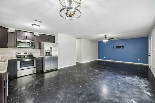 1008 Swift Dr, Clarksville, TN 37040