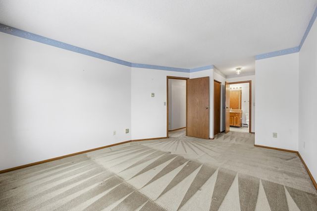 22 Fremont Drive S, Fargo, ND 58103