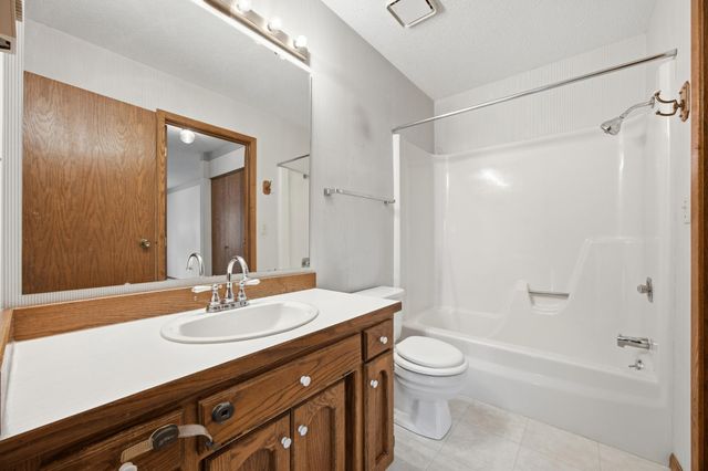 22 Fremont Drive S, Fargo, ND 58103