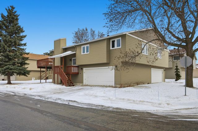 22 Fremont Drive S, Fargo, ND 58103