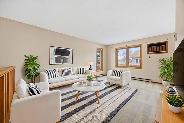 22 Fremont Drive S, Fargo, ND 58103