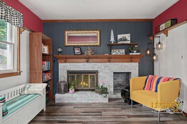 1031 Worcester Drive NE, Grand Rapids, MI 49505