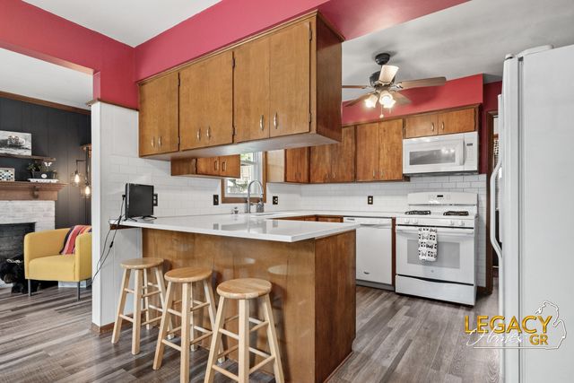 1031 Worcester Drive NE, Grand Rapids, MI 49505