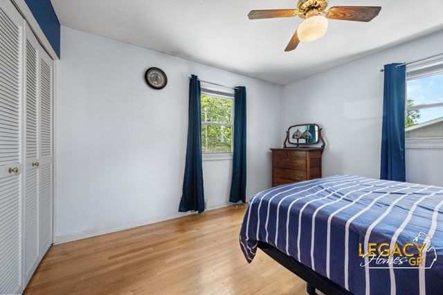 1031 Worcester Drive NE, Grand Rapids, MI 49505