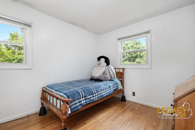 1031 Worcester Drive NE, Grand Rapids, MI 49505