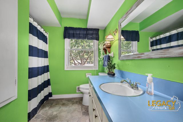 1031 Worcester Drive NE, Grand Rapids, MI 49505