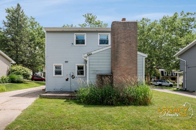 1031 Worcester Drive NE, Grand Rapids, MI 49505
