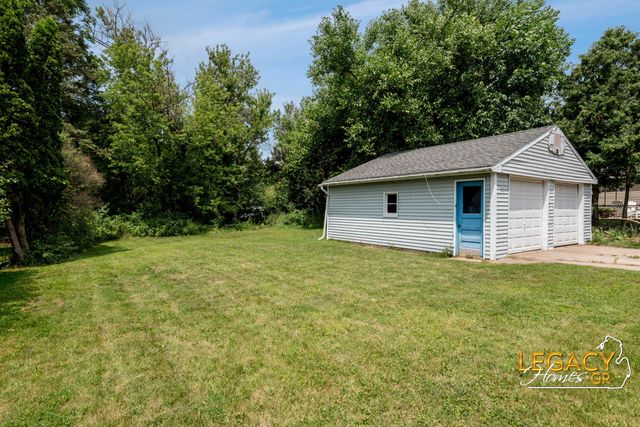 1031 Worcester Drive NE, Grand Rapids, MI 49505