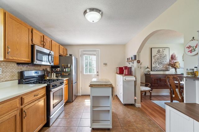 29 Lindsey Ln, Dracut, MA 01826