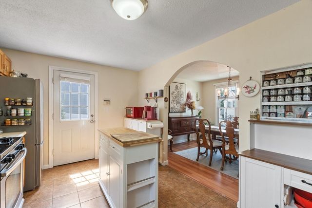 29 Lindsey Ln, Dracut, MA 01826