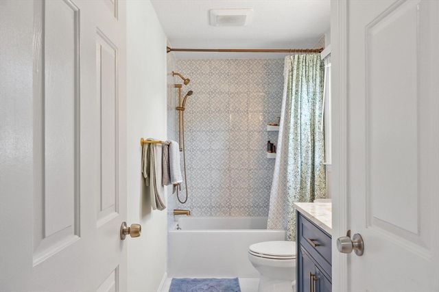 29 Lindsey Ln, Dracut, MA 01826