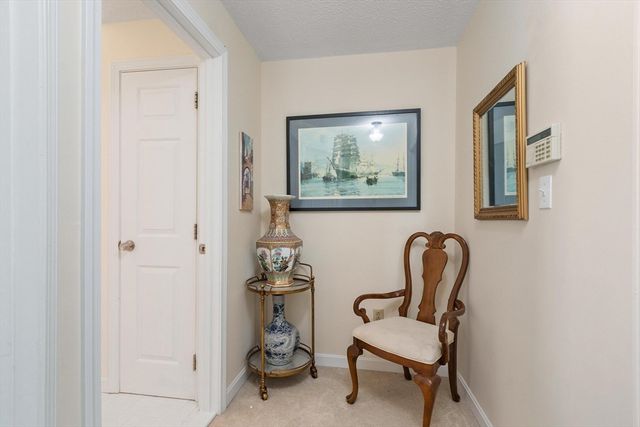 29 Lindsey Ln, Dracut, MA 01826