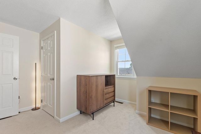 29 Lindsey Ln, Dracut, MA 01826
