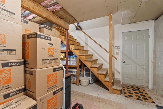 29 Lindsey Ln, Dracut, MA 01826