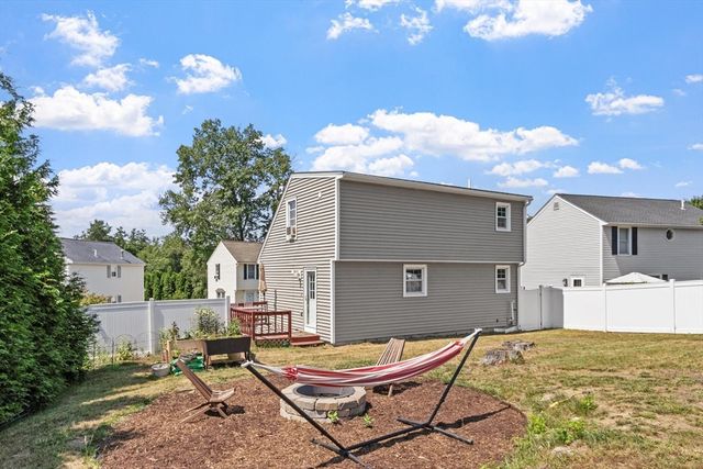29 Lindsey Ln, Dracut, MA 01826