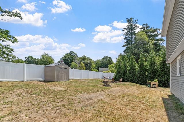 29 Lindsey Ln, Dracut, MA 01826