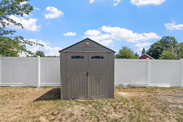 29 Lindsey Ln, Dracut, MA 01826