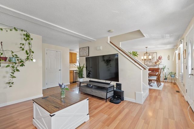 29 Lindsey Ln, Dracut, MA 01826