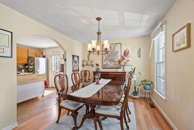 29 Lindsey Ln, Dracut, MA 01826