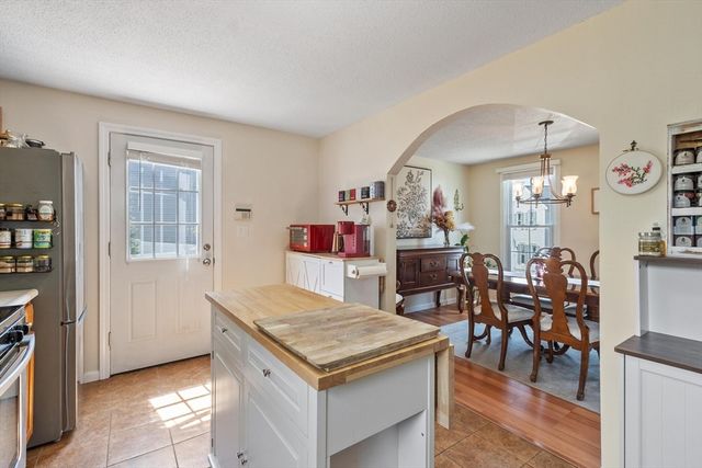 29 Lindsey Ln, Dracut, MA 01826