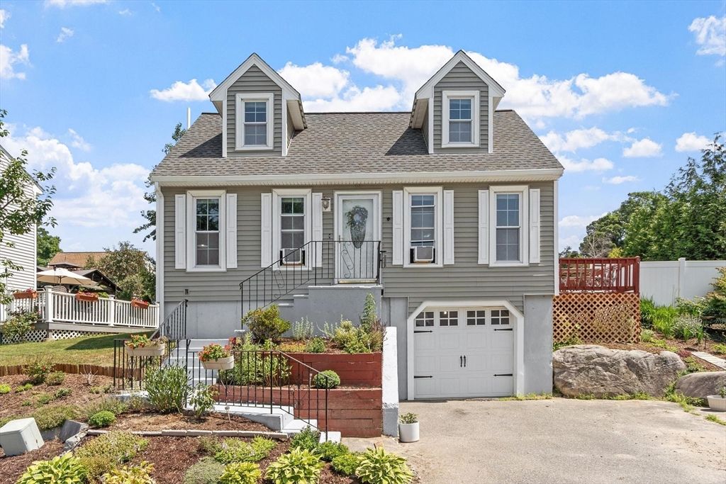 29 Lindsey Ln, Dracut, MA 01826