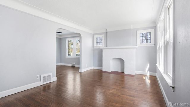 2858 Fort Park Boulevard, Lincoln Park, MI 48146