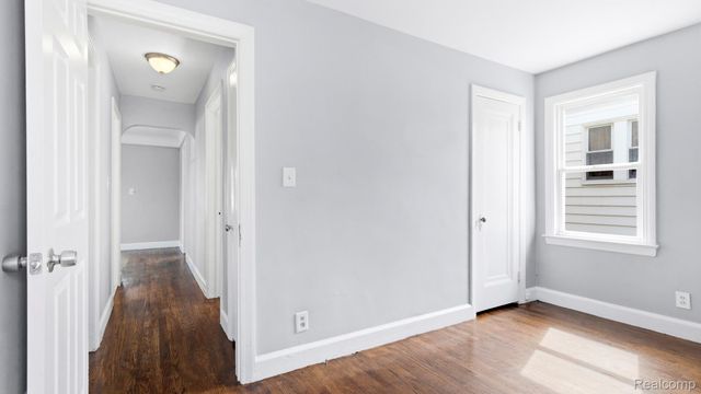 2858 Fort Park Boulevard, Lincoln Park, MI 48146