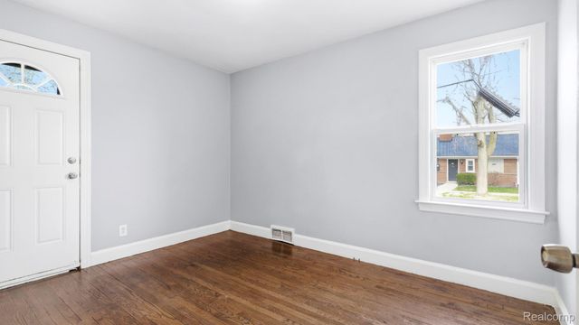 2858 Fort Park Boulevard, Lincoln Park, MI 48146