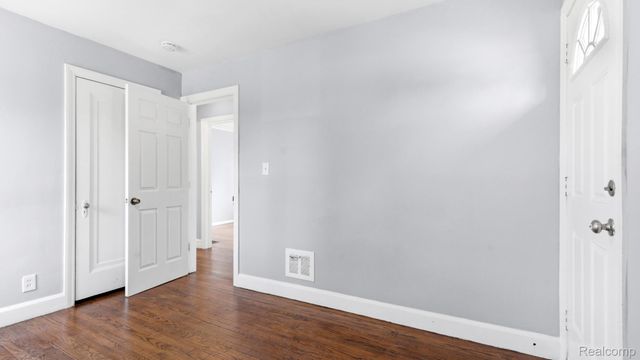 2858 Fort Park Boulevard, Lincoln Park, MI 48146