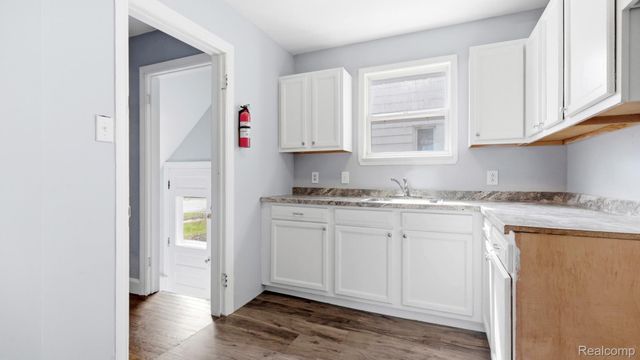 2858 Fort Park Boulevard, Lincoln Park, MI 48146