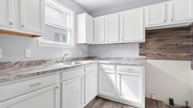 2858 Fort Park Boulevard, Lincoln Park, MI 48146