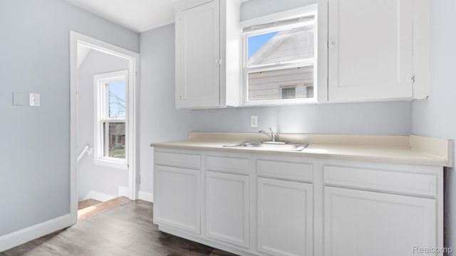 2858 Fort Park Boulevard, Lincoln Park, MI 48146