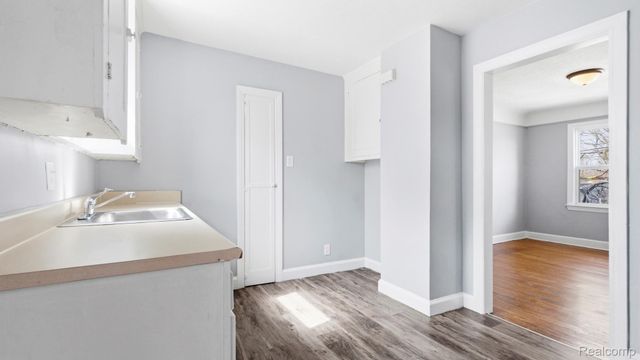 2858 Fort Park Boulevard, Lincoln Park, MI 48146