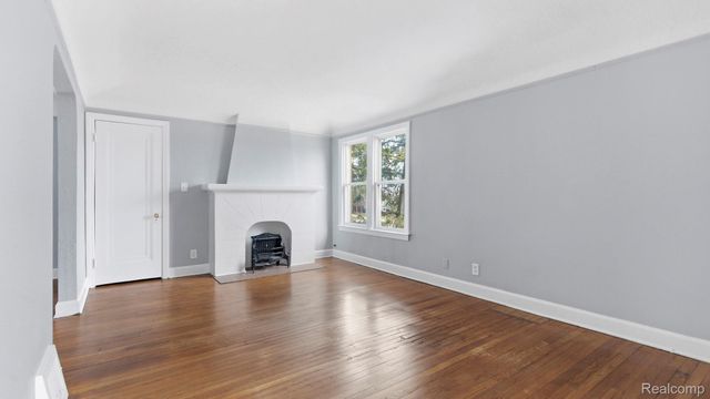 2858 Fort Park Boulevard, Lincoln Park, MI 48146