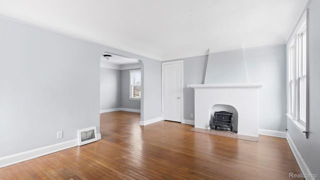 2858 Fort Park Boulevard, Lincoln Park, MI 48146