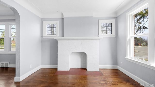 2858 Fort Park Boulevard, Lincoln Park, MI 48146