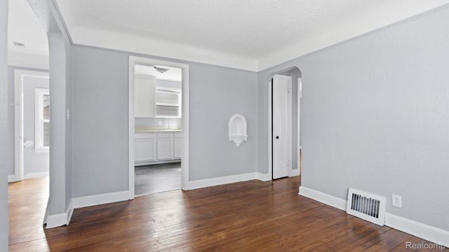 2858 Fort Park Boulevard, Lincoln Park, MI 48146