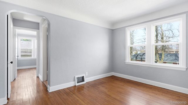 2858 Fort Park Boulevard, Lincoln Park, MI 48146