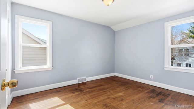 2858 Fort Park Boulevard, Lincoln Park, MI 48146