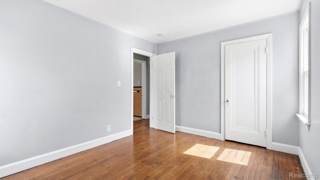 2858 Fort Park Boulevard, Lincoln Park, MI 48146