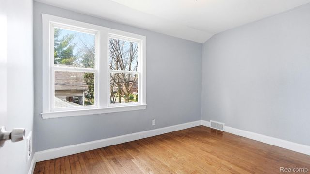 2858 Fort Park Boulevard, Lincoln Park, MI 48146