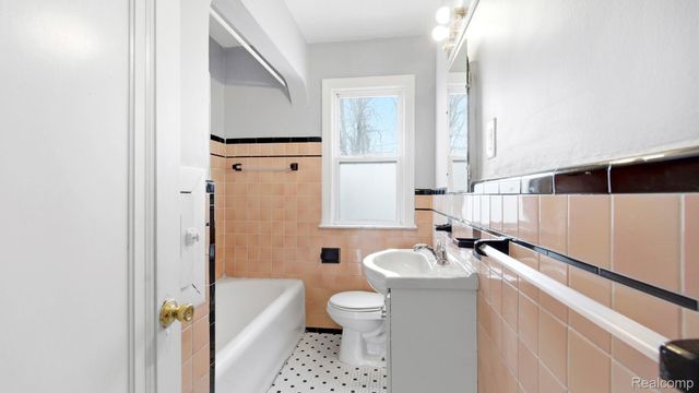 2858 Fort Park Boulevard, Lincoln Park, MI 48146