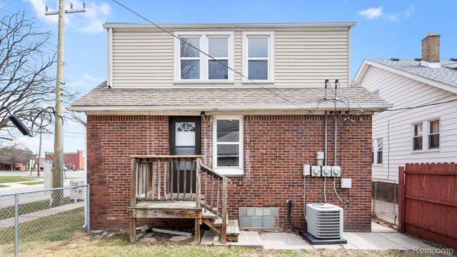 2858 Fort Park Boulevard, Lincoln Park, MI 48146