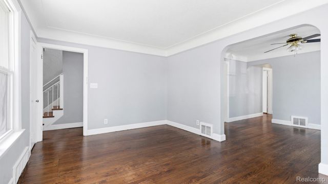 2858 Fort Park Boulevard, Lincoln Park, MI 48146