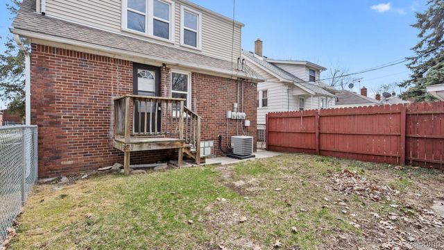2858 Fort Park Boulevard, Lincoln Park, MI 48146