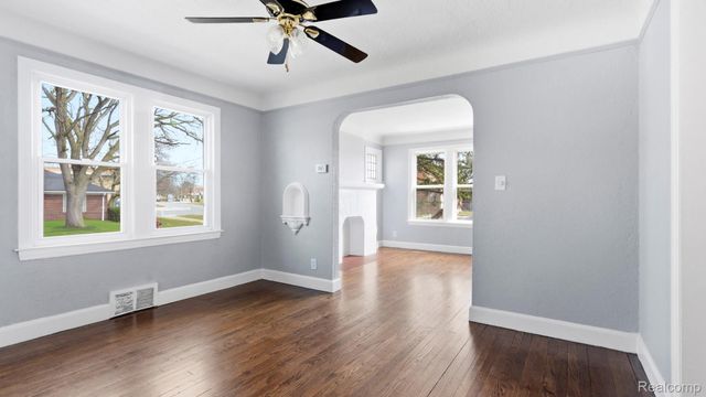 2858 Fort Park Boulevard, Lincoln Park, MI 48146