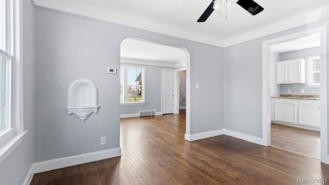 2858 Fort Park Boulevard, Lincoln Park, MI 48146