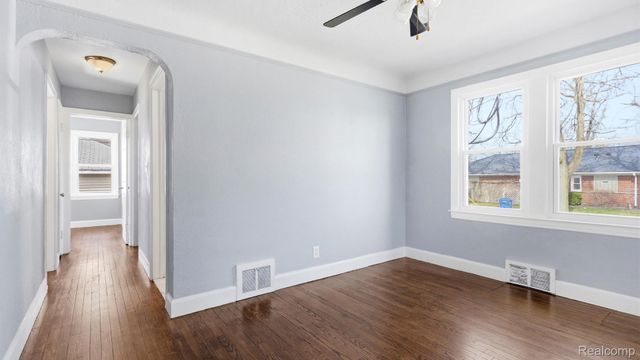 2858 Fort Park Boulevard, Lincoln Park, MI 48146