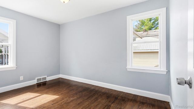 2858 Fort Park Boulevard, Lincoln Park, MI 48146